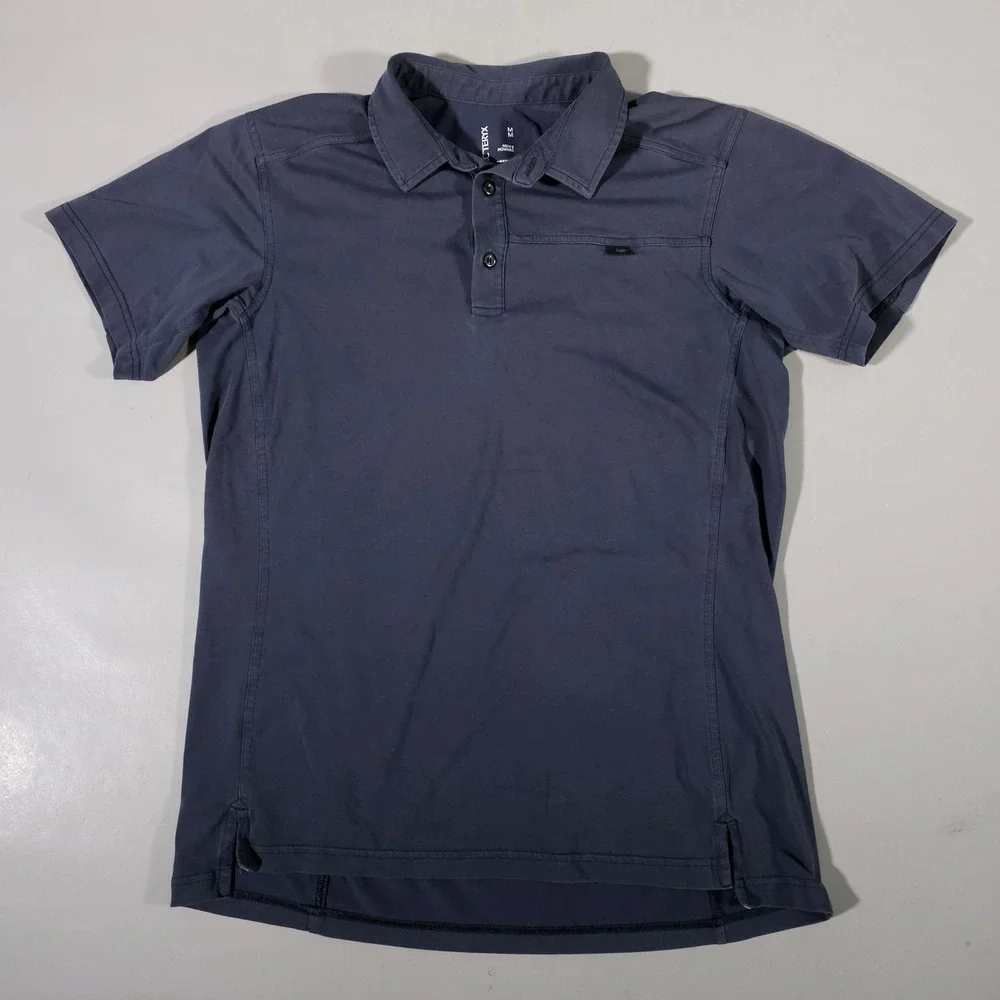 Arcteryx Captive SS Polo Mens Medium Navy Blue Short Sleeve Performance Shirt - Picture 2 of 7